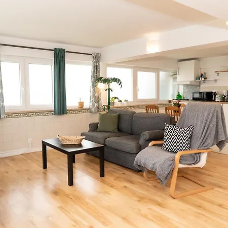Apartment 2 Bedroom House - Sol Do Murtal Parede
