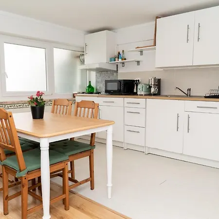 Apartment 2 Bedroom House - Sol Do Murtal Parede