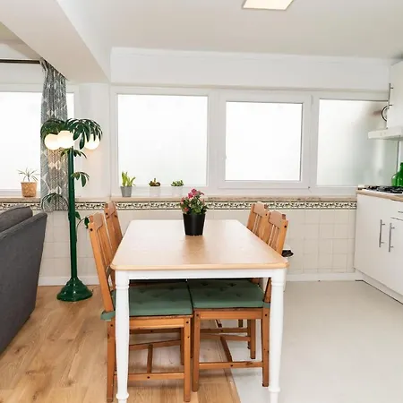 Apartment 2 Bedroom House - Sol Do Murtal Parede