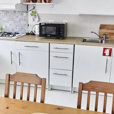 Apartment 2 Bedroom House - Sol Do Murtal Parede