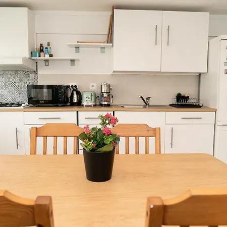 Apartment 2 Bedroom House - Sol Do Murtal Parede